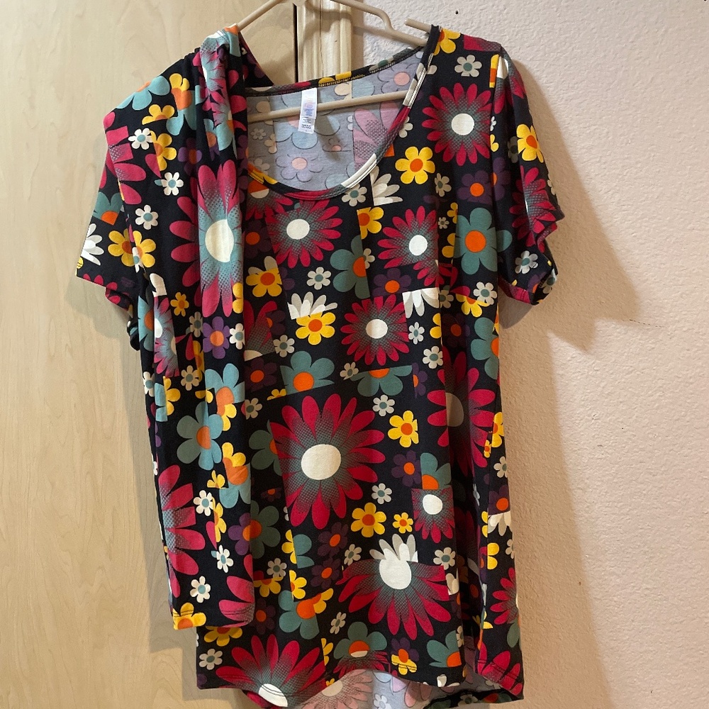 Women Large OS 2 Piece LuLaRoe Shirt with matching Leggings! Complete matching S - Picture 1 of 6